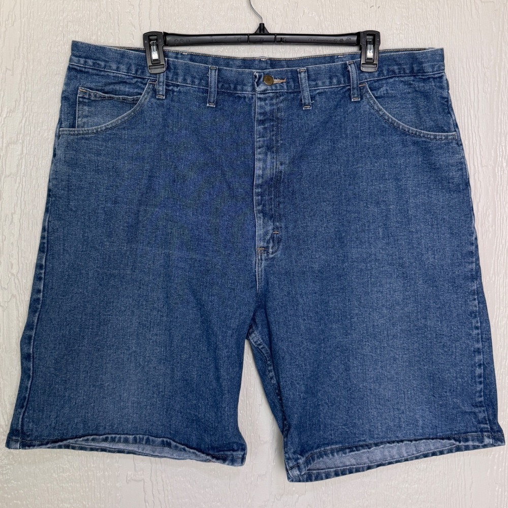 Wrangler Authentic Jeans Mens 46 Relaxed Fit Denim Shorts Blue Medium Wash